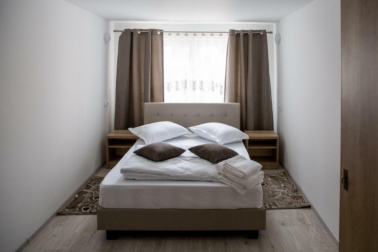 Hotel Casa Burduhos à Câmpulung Moldovenesc Extérieur photo