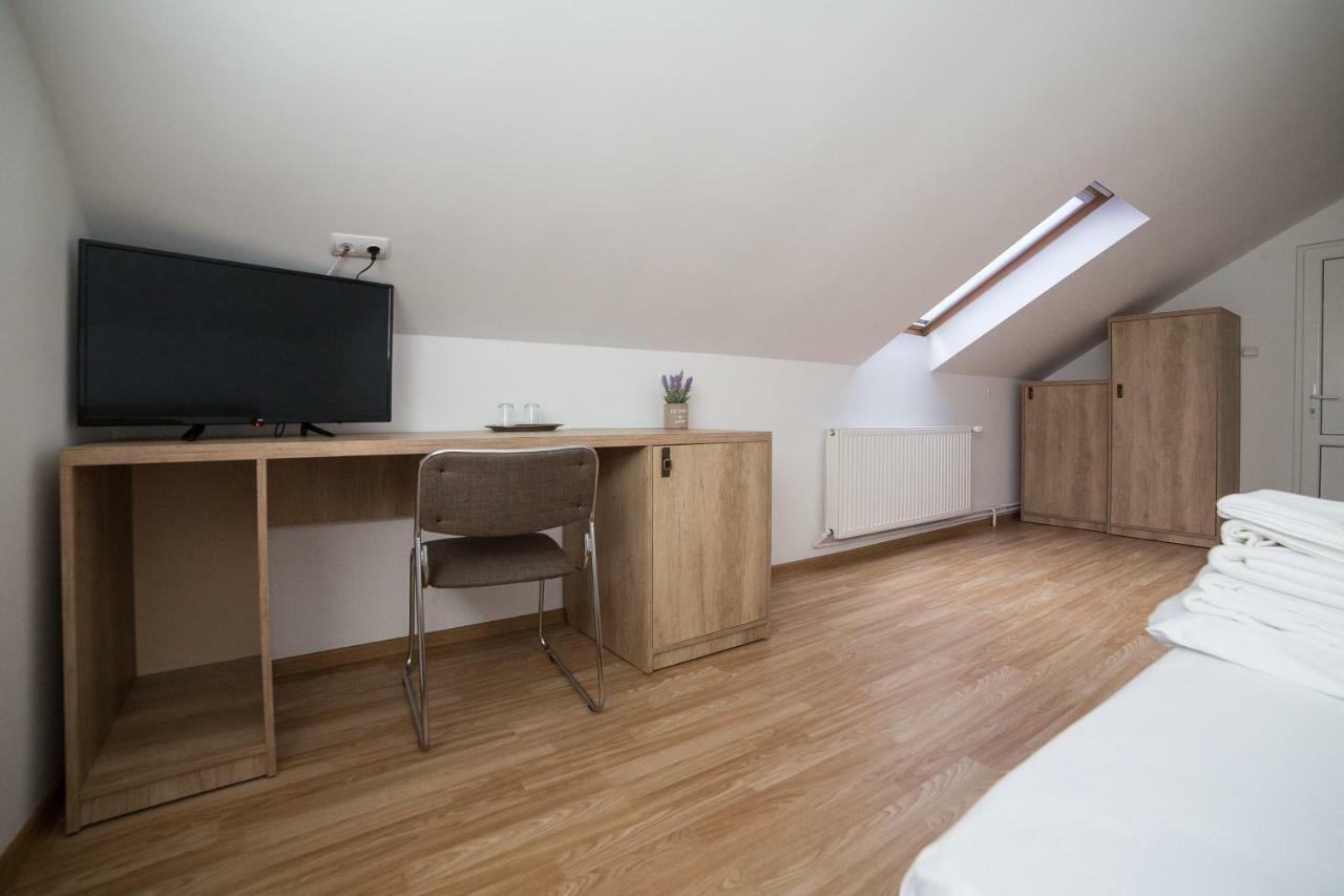 Hotel Casa Burduhos à Câmpulung Moldovenesc Extérieur photo