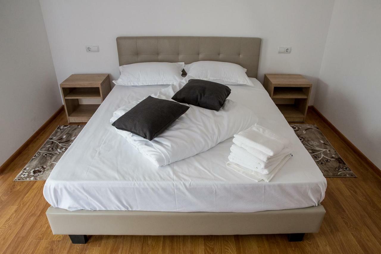 Hotel Casa Burduhos à Câmpulung Moldovenesc Extérieur photo