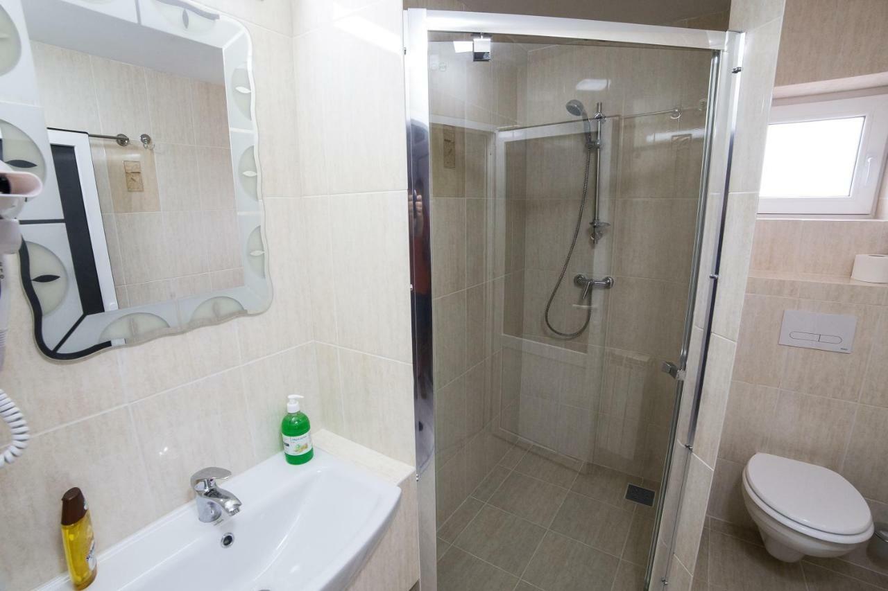 Hotel Casa Burduhos à Câmpulung Moldovenesc Extérieur photo