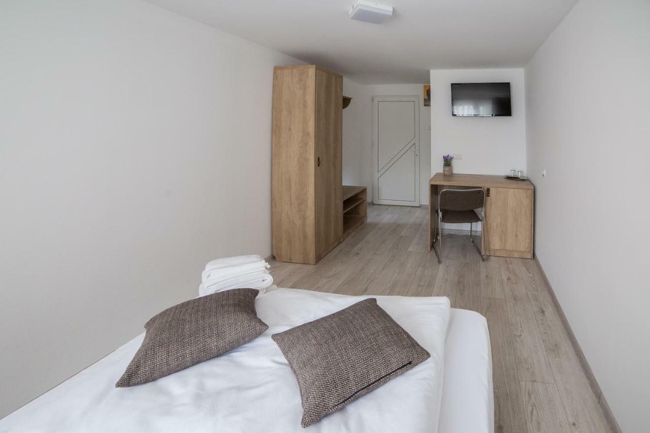 Hotel Casa Burduhos à Câmpulung Moldovenesc Extérieur photo