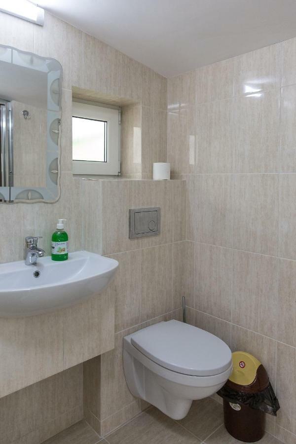 Hotel Casa Burduhos à Câmpulung Moldovenesc Extérieur photo