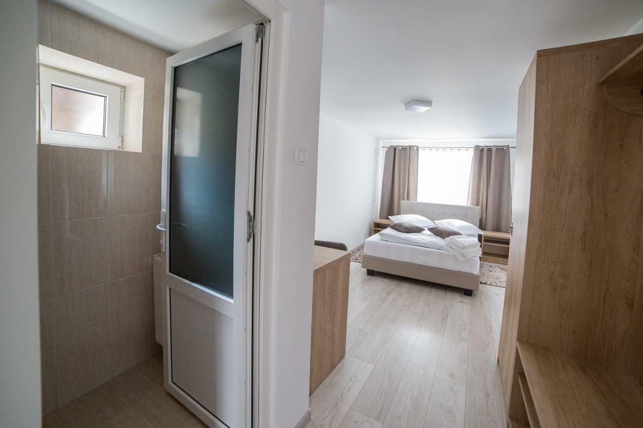 Hotel Casa Burduhos à Câmpulung Moldovenesc Extérieur photo
