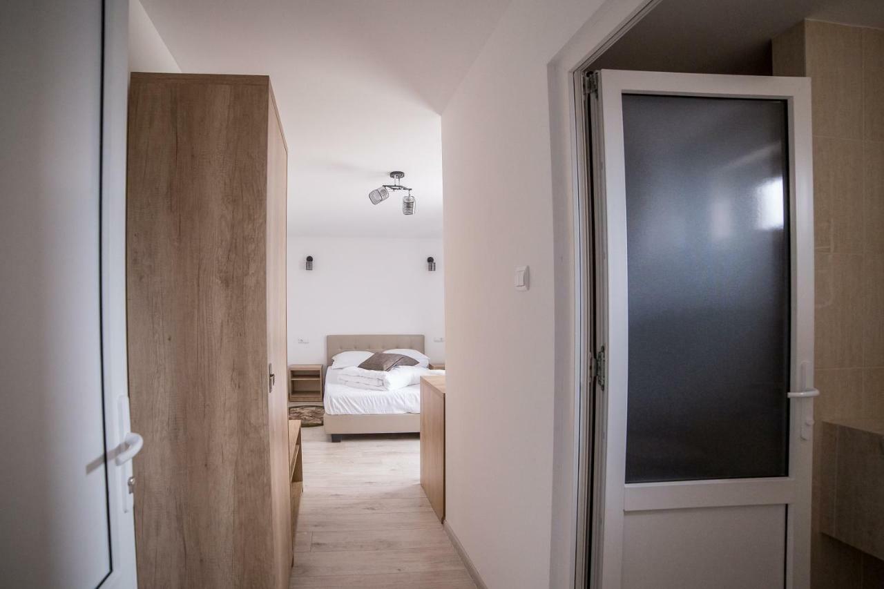 Hotel Casa Burduhos à Câmpulung Moldovenesc Extérieur photo
