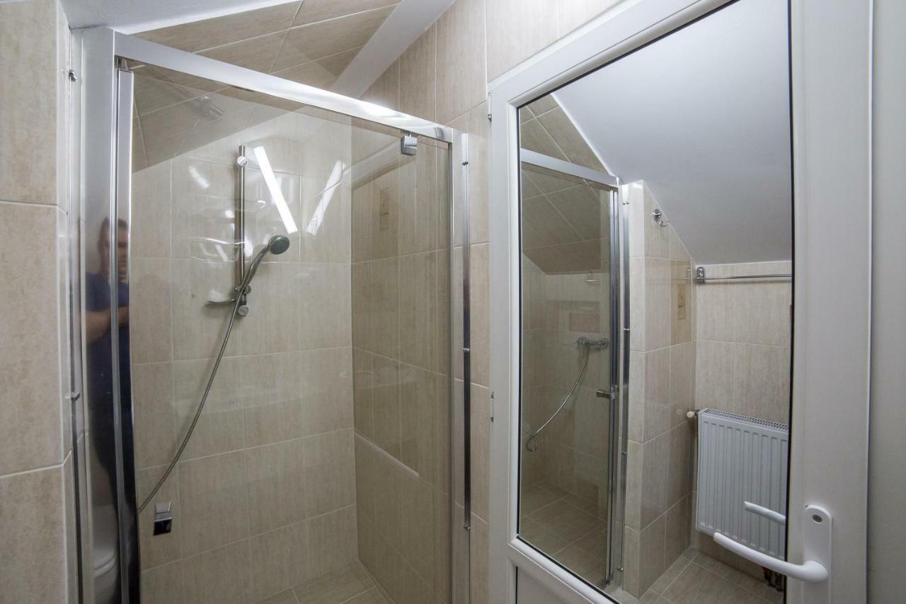 Hotel Casa Burduhos à Câmpulung Moldovenesc Extérieur photo