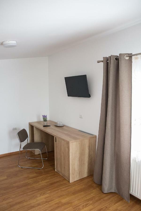Hotel Casa Burduhos à Câmpulung Moldovenesc Extérieur photo