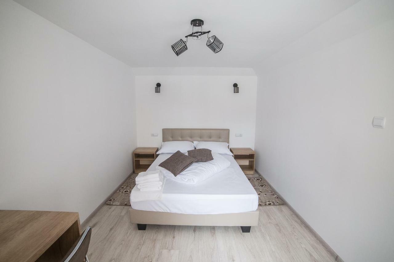 Hotel Casa Burduhos à Câmpulung Moldovenesc Extérieur photo