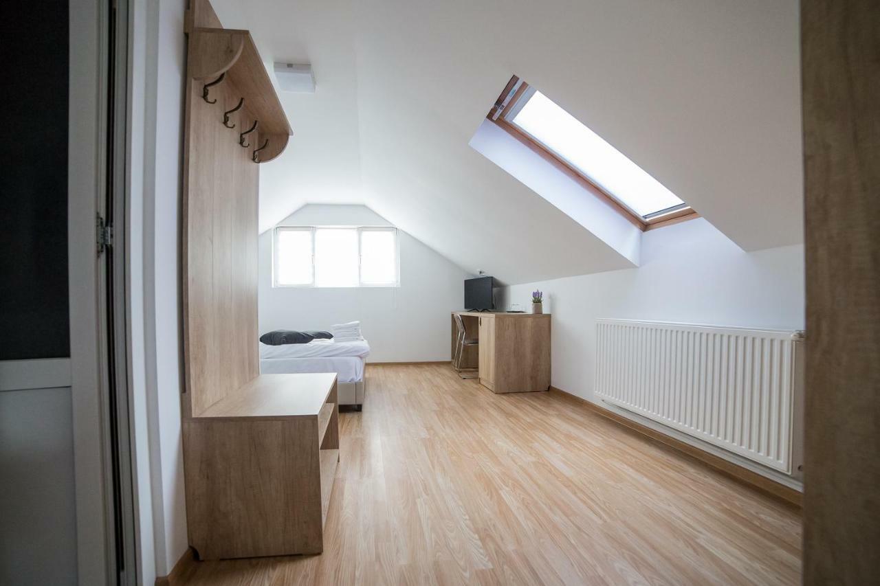 Hotel Casa Burduhos à Câmpulung Moldovenesc Extérieur photo