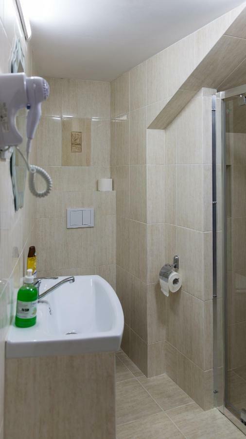 Hotel Casa Burduhos à Câmpulung Moldovenesc Extérieur photo