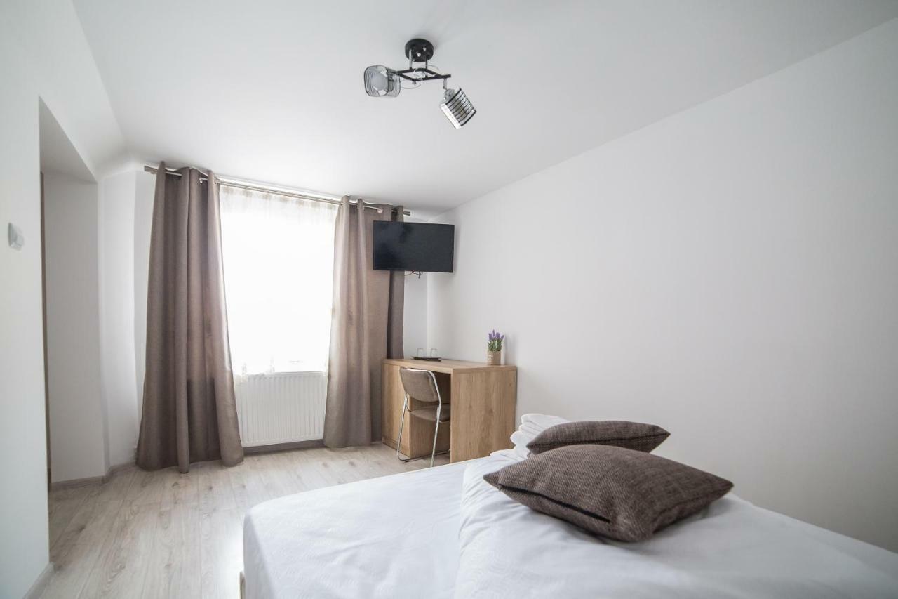 Hotel Casa Burduhos à Câmpulung Moldovenesc Extérieur photo