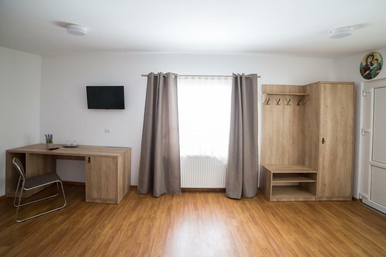 Hotel Casa Burduhos à Câmpulung Moldovenesc Extérieur photo